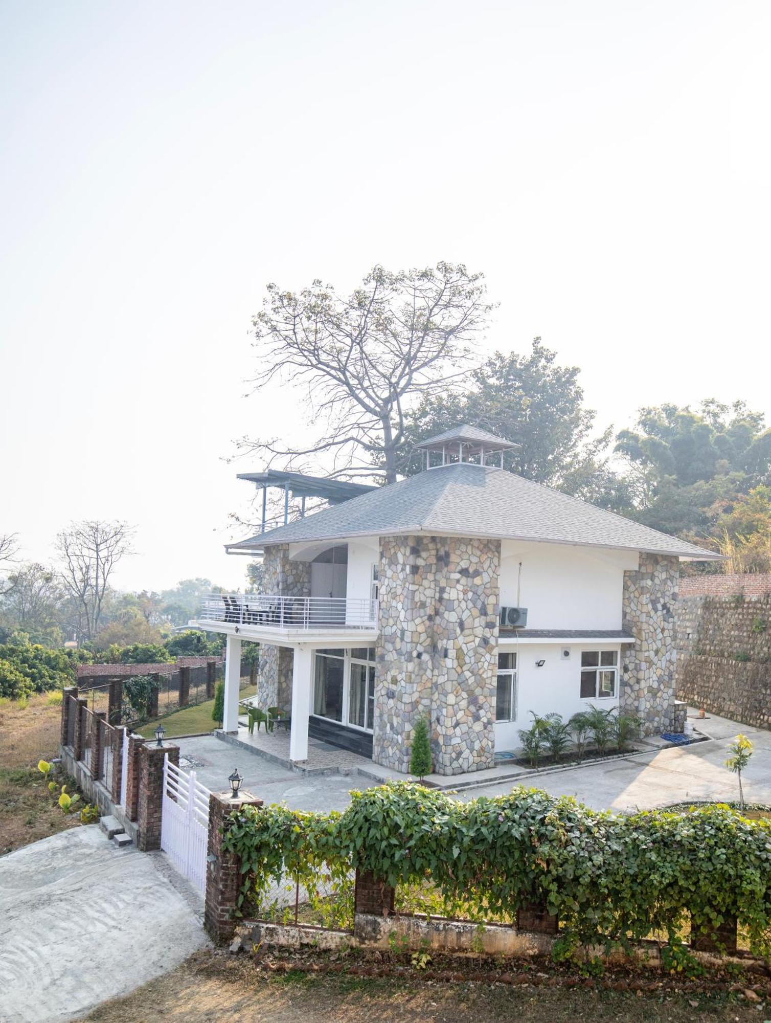 Lazy Fox Hideout - Panoramic View Cottage Dehradun Buitenkant foto